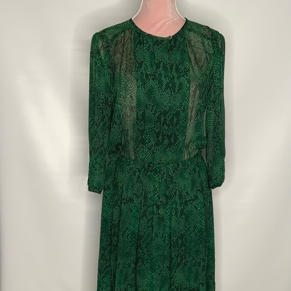 Aritzia BABATON‎ 100% Silk Dress. - Picture 2 of 12